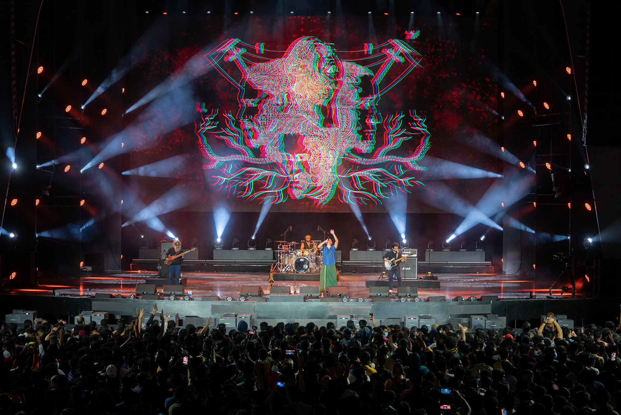 Show photo 10