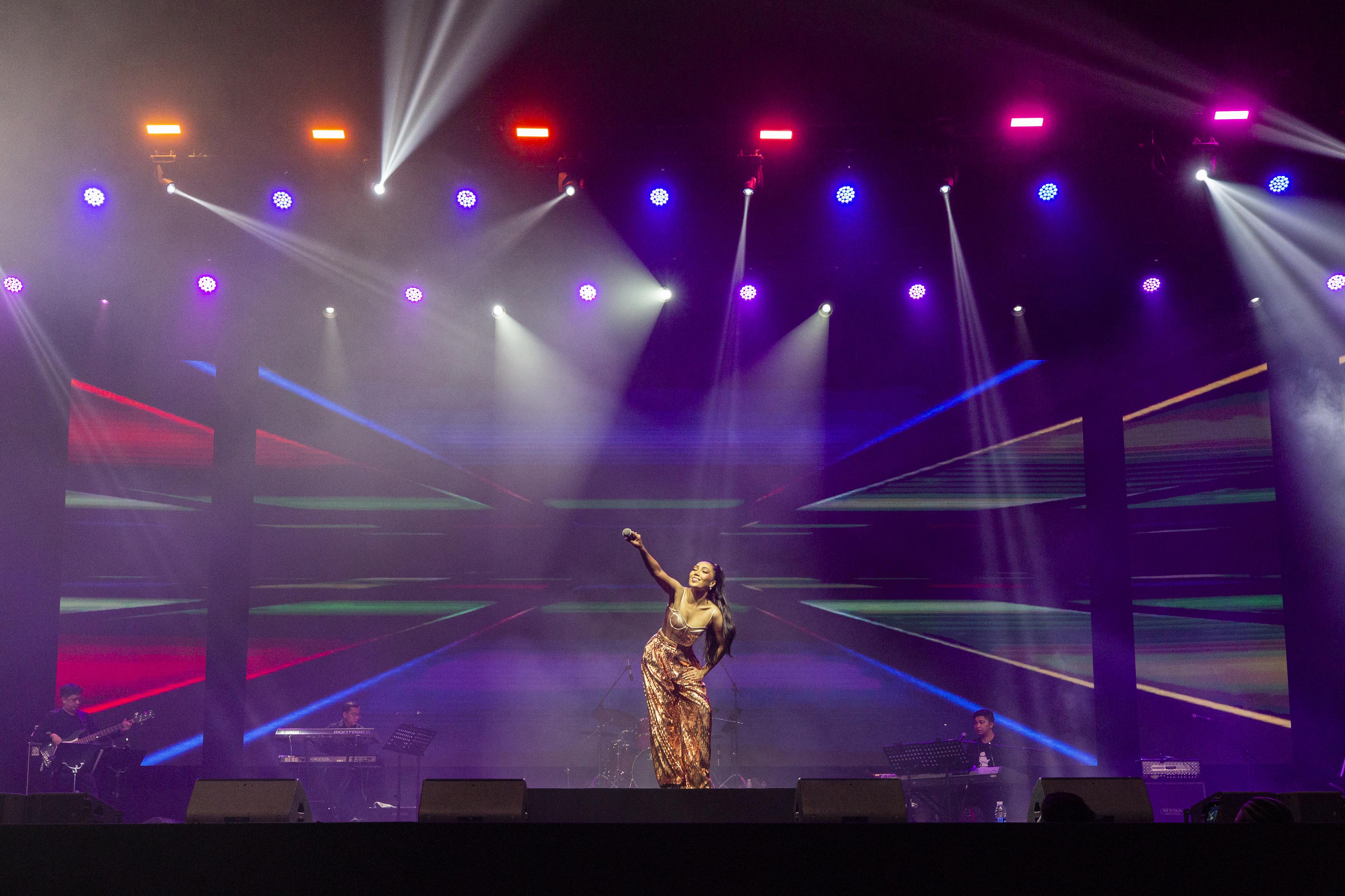 Show photo 17