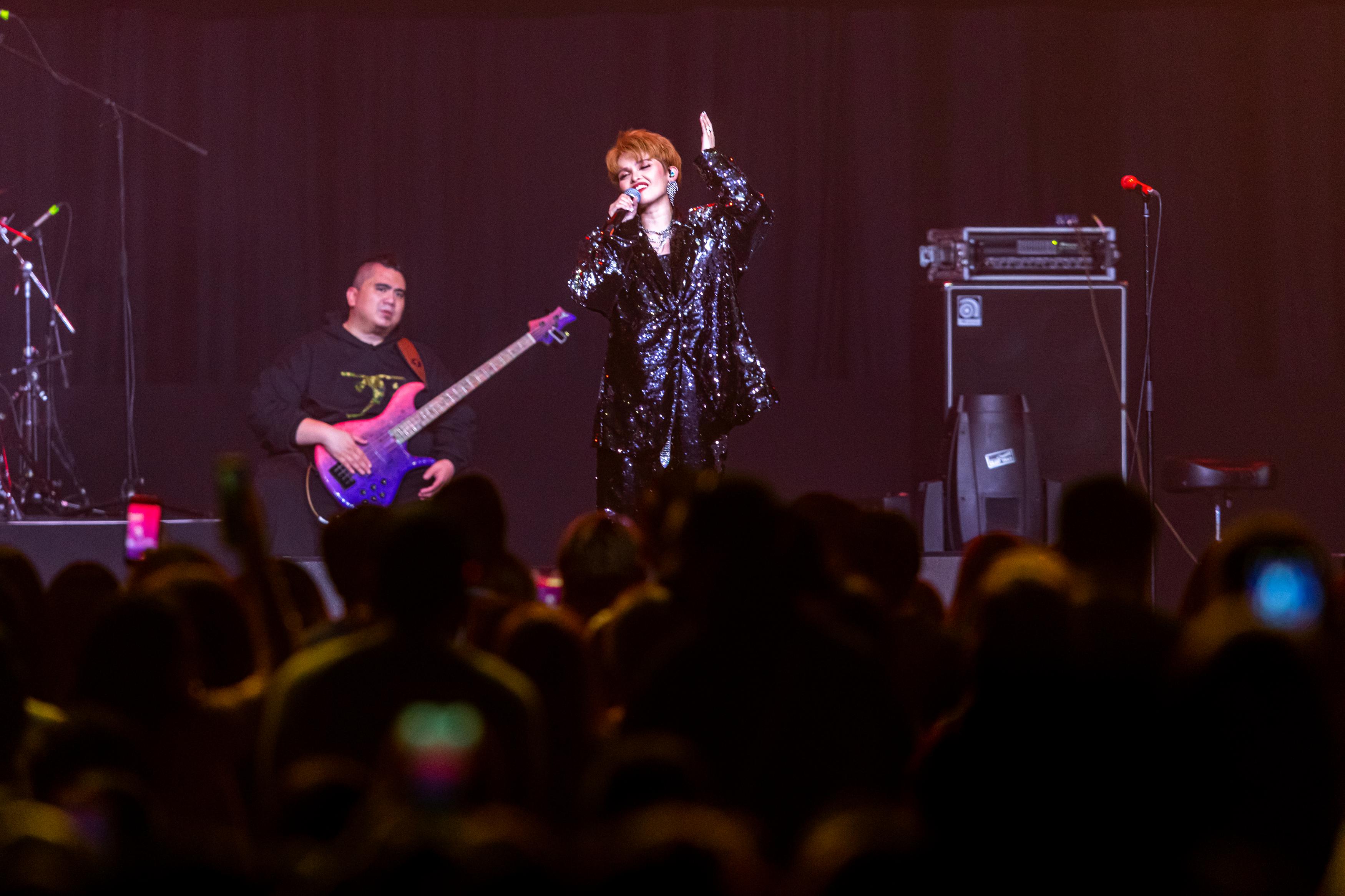 Show photo 21