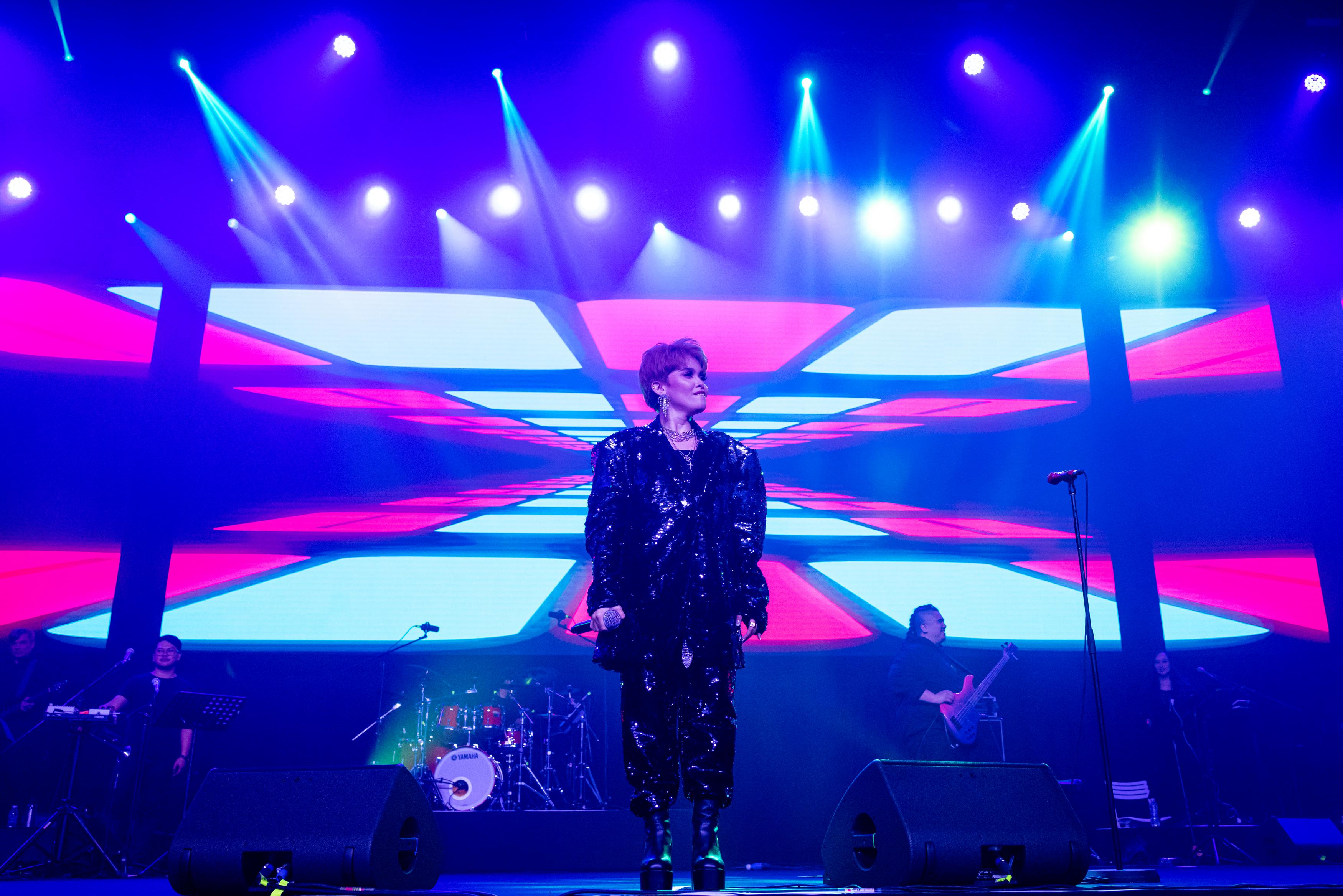 Show photo 22