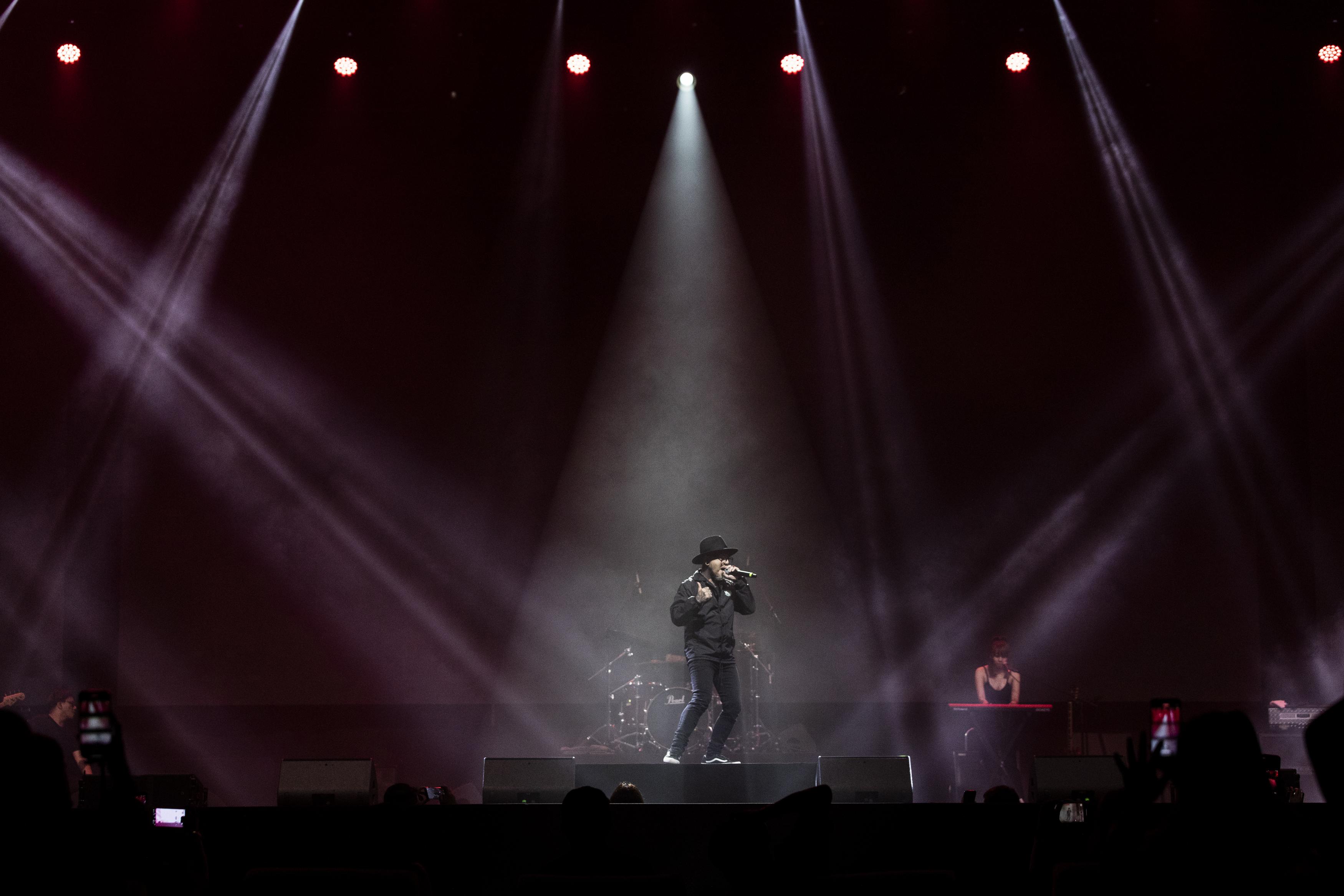 Show photo 18