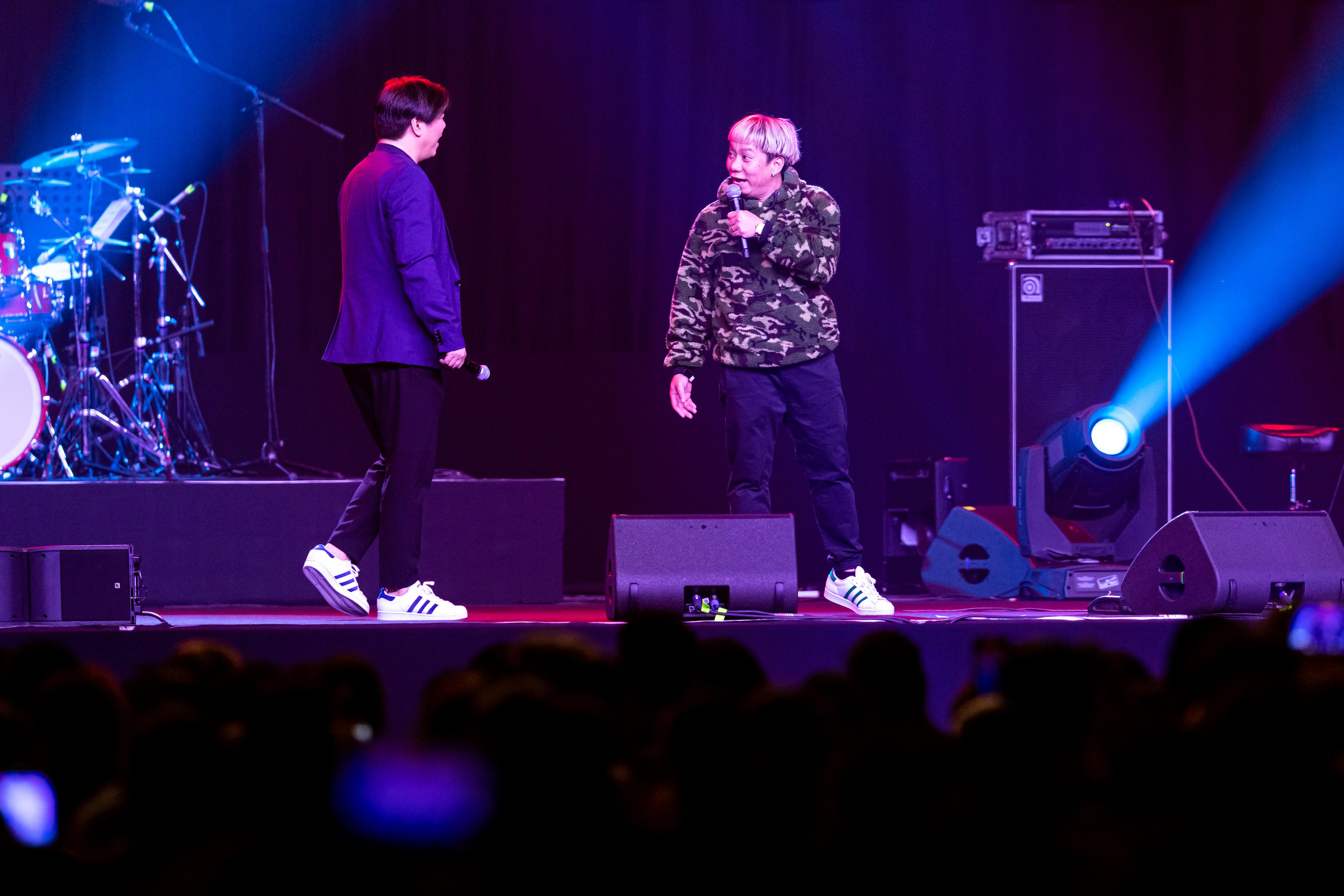 Show photo 26