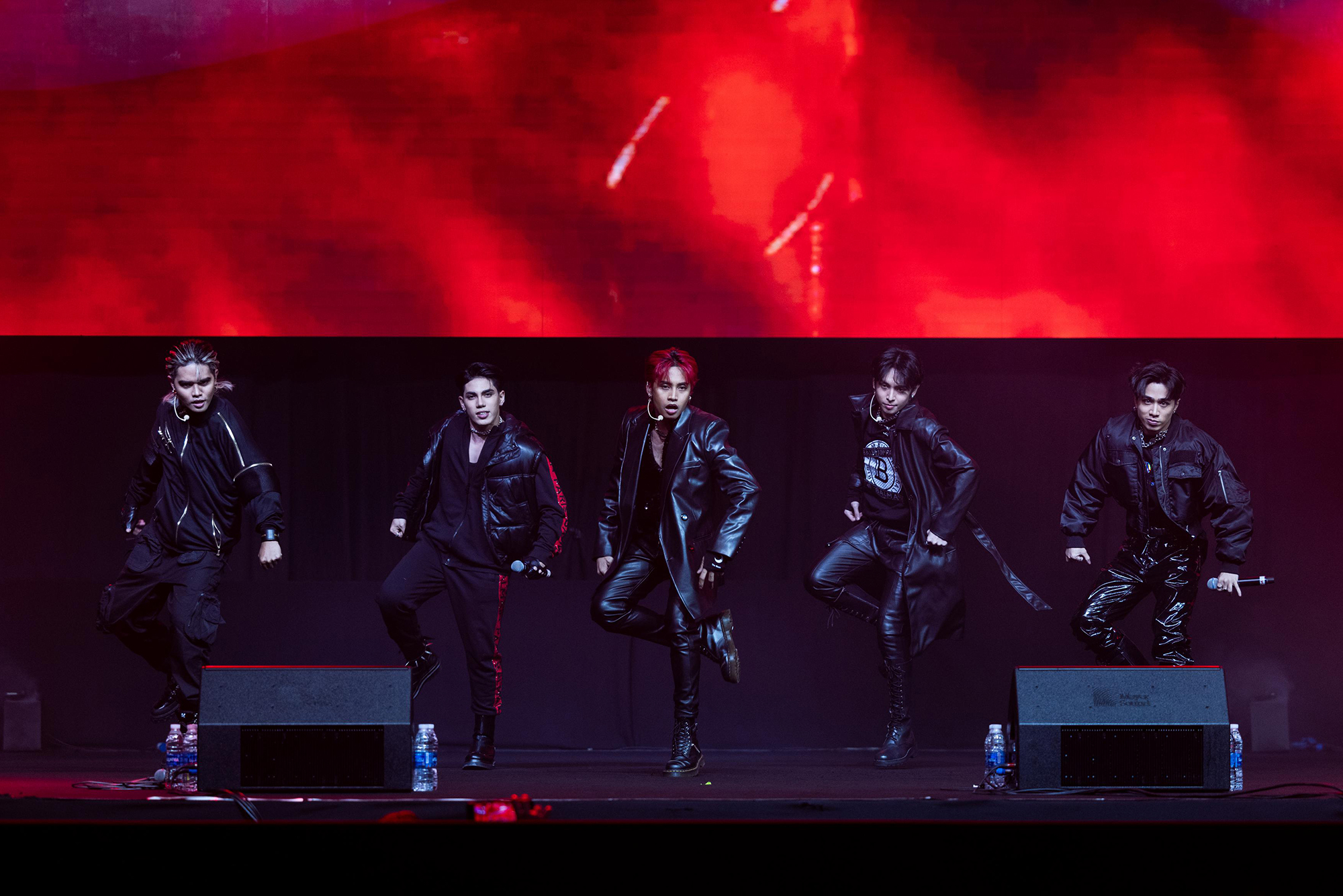 Show photo 32