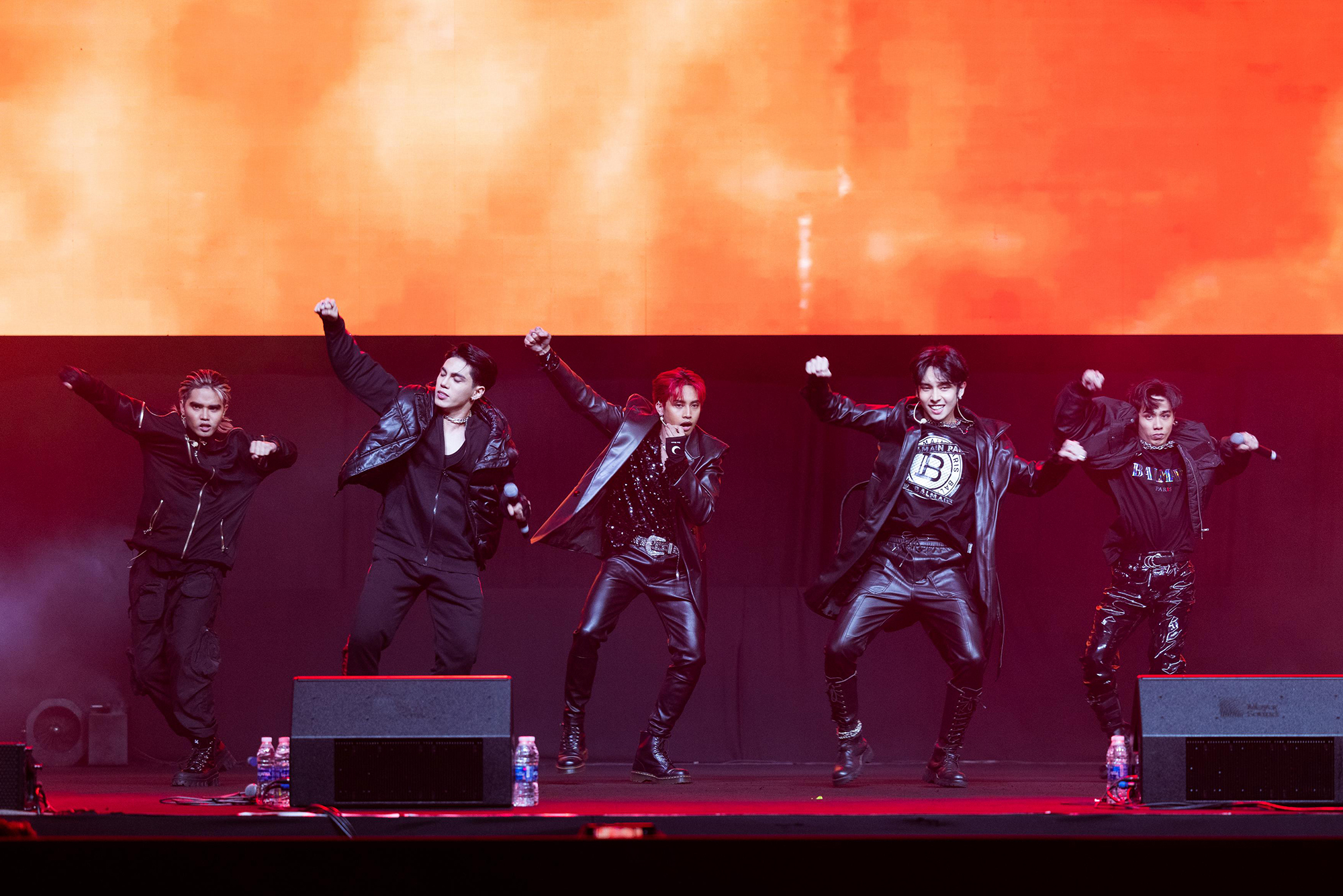 Show photo 34