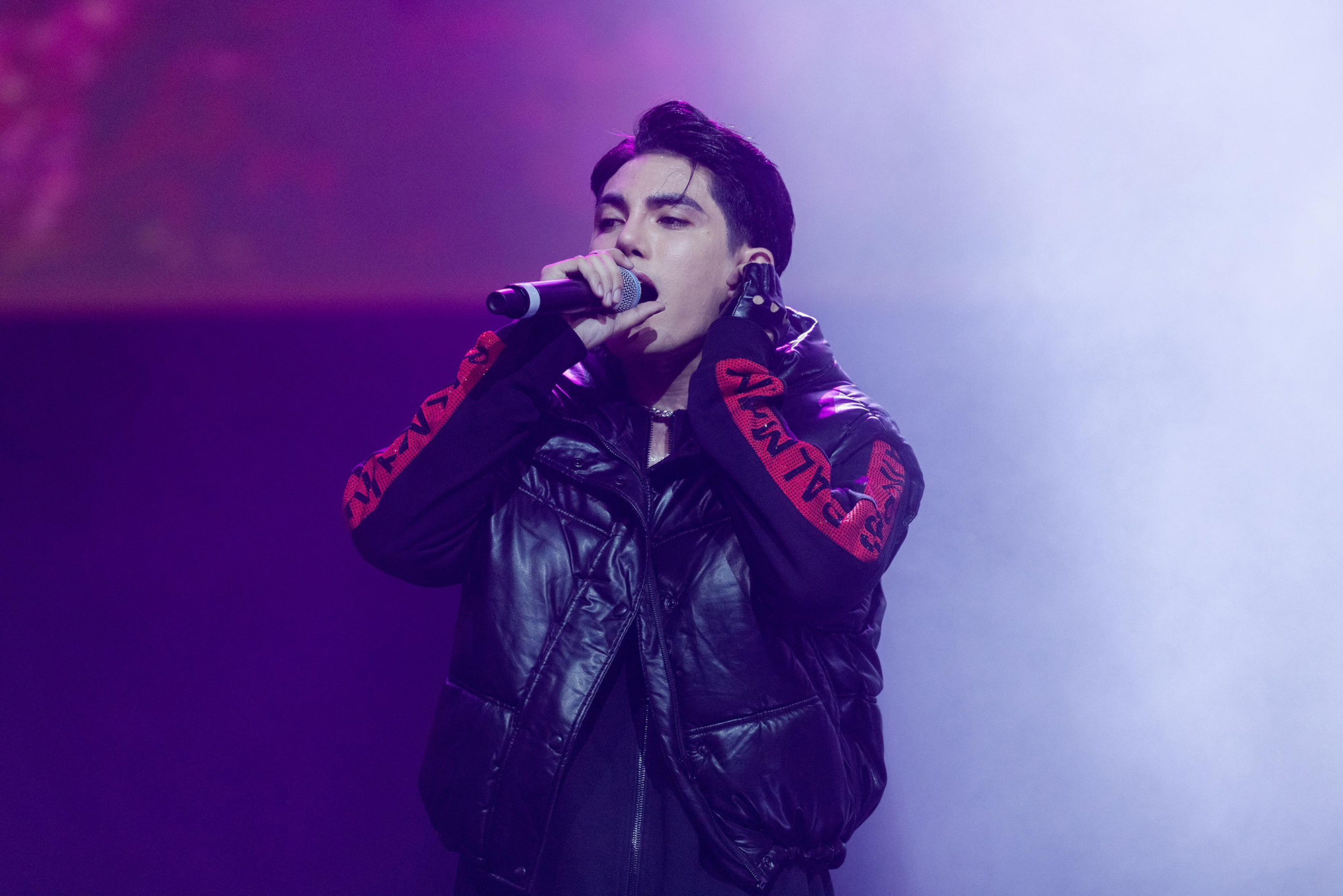 Show photo 36