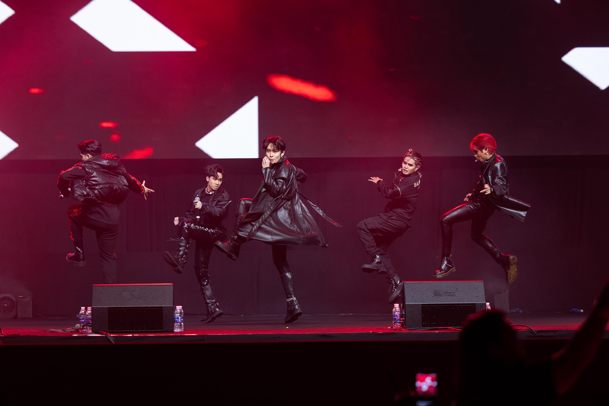 Show photo 40